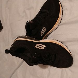 Skechers tennis shoes, sz 8. Lt pink and black